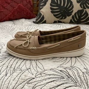 Grasshopper tan shoes